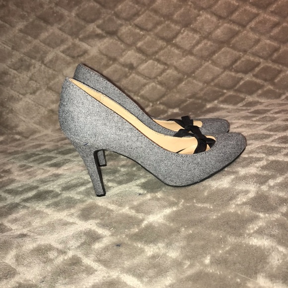 LC Lauren Conrad gray heels with black bow - Picture 4 of 8
